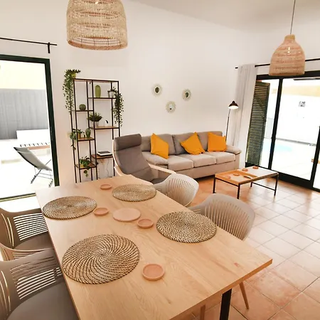 Casa Alleen Holiday home *